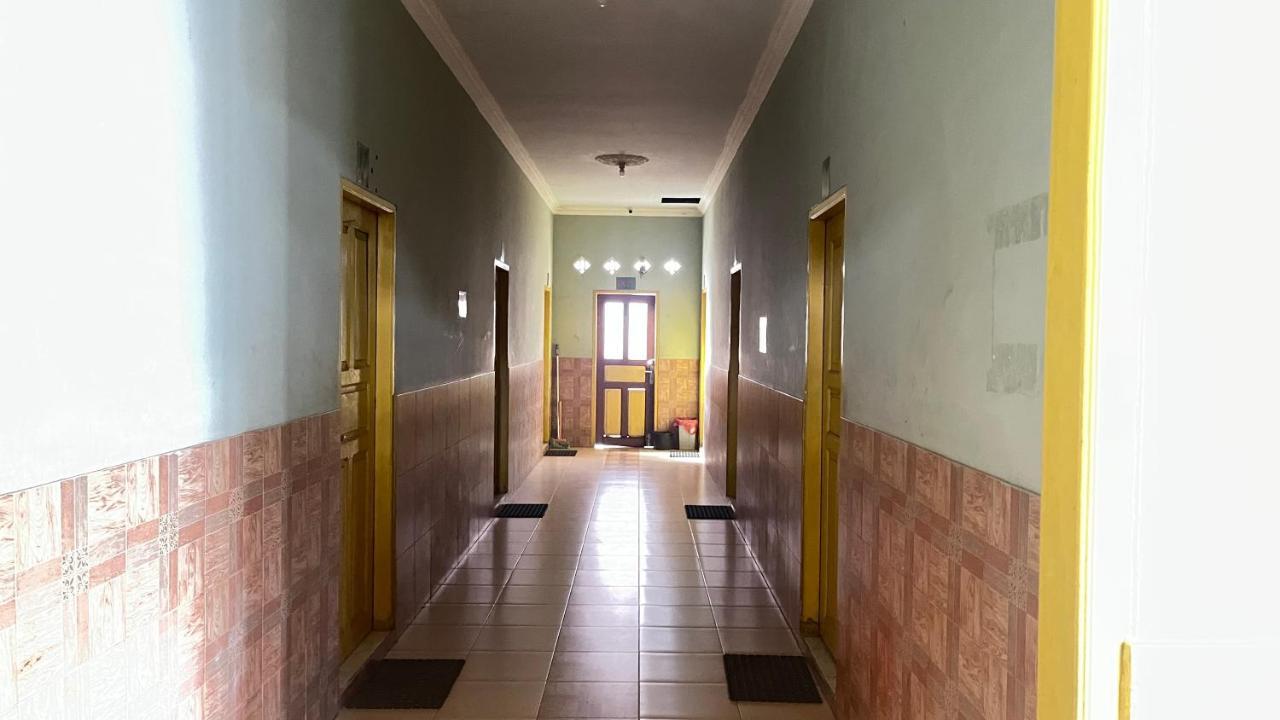 Oyo 93119 Guest House Leo Patra Muara Badak Luaran gambar