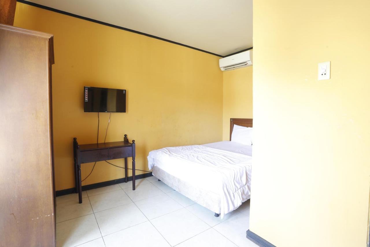 Oyo 93119 Guest House Leo Patra Muara Badak Luaran gambar