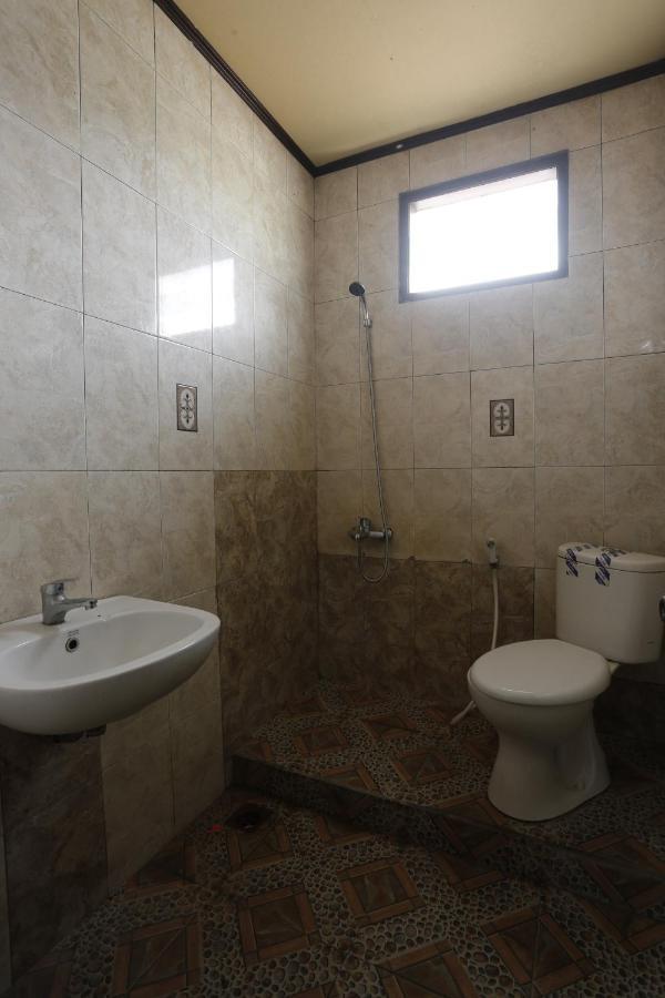 Oyo 93119 Guest House Leo Patra Muara Badak Luaran gambar