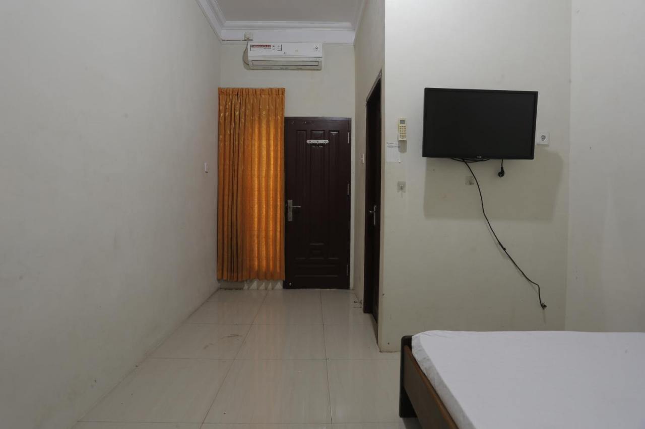 Oyo 93119 Guest House Leo Patra Muara Badak Luaran gambar