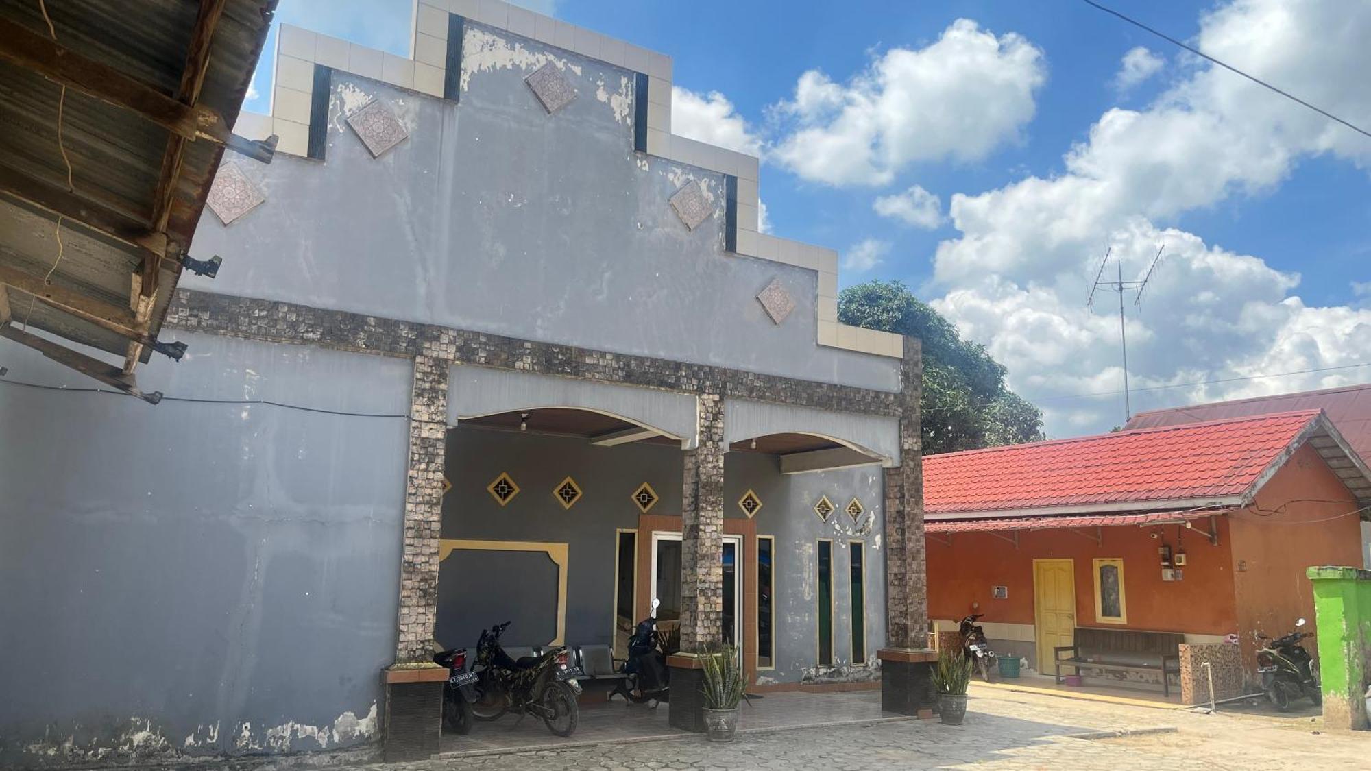 Oyo 93119 Guest House Leo Patra Muara Badak Luaran gambar