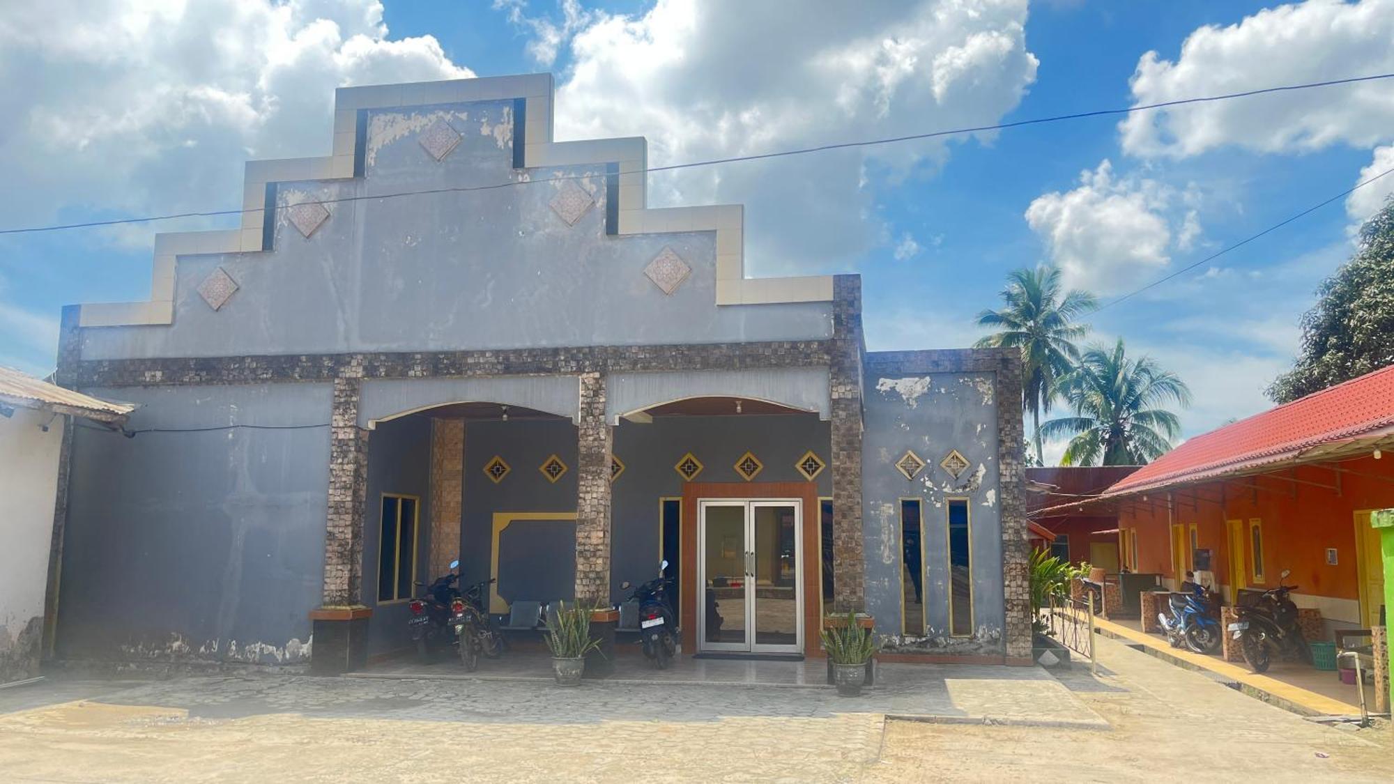 Oyo 93119 Guest House Leo Patra Muara Badak Luaran gambar