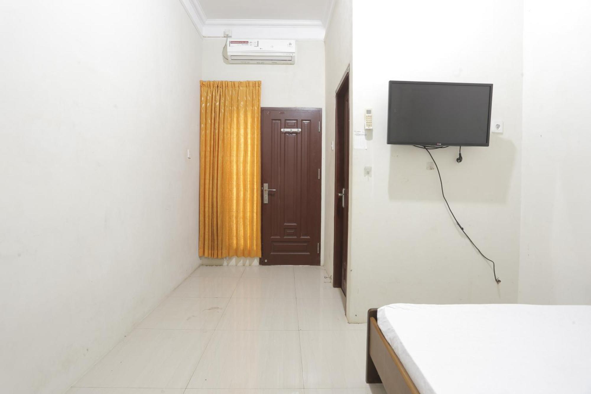 Oyo 93119 Guest House Leo Patra Muara Badak Luaran gambar