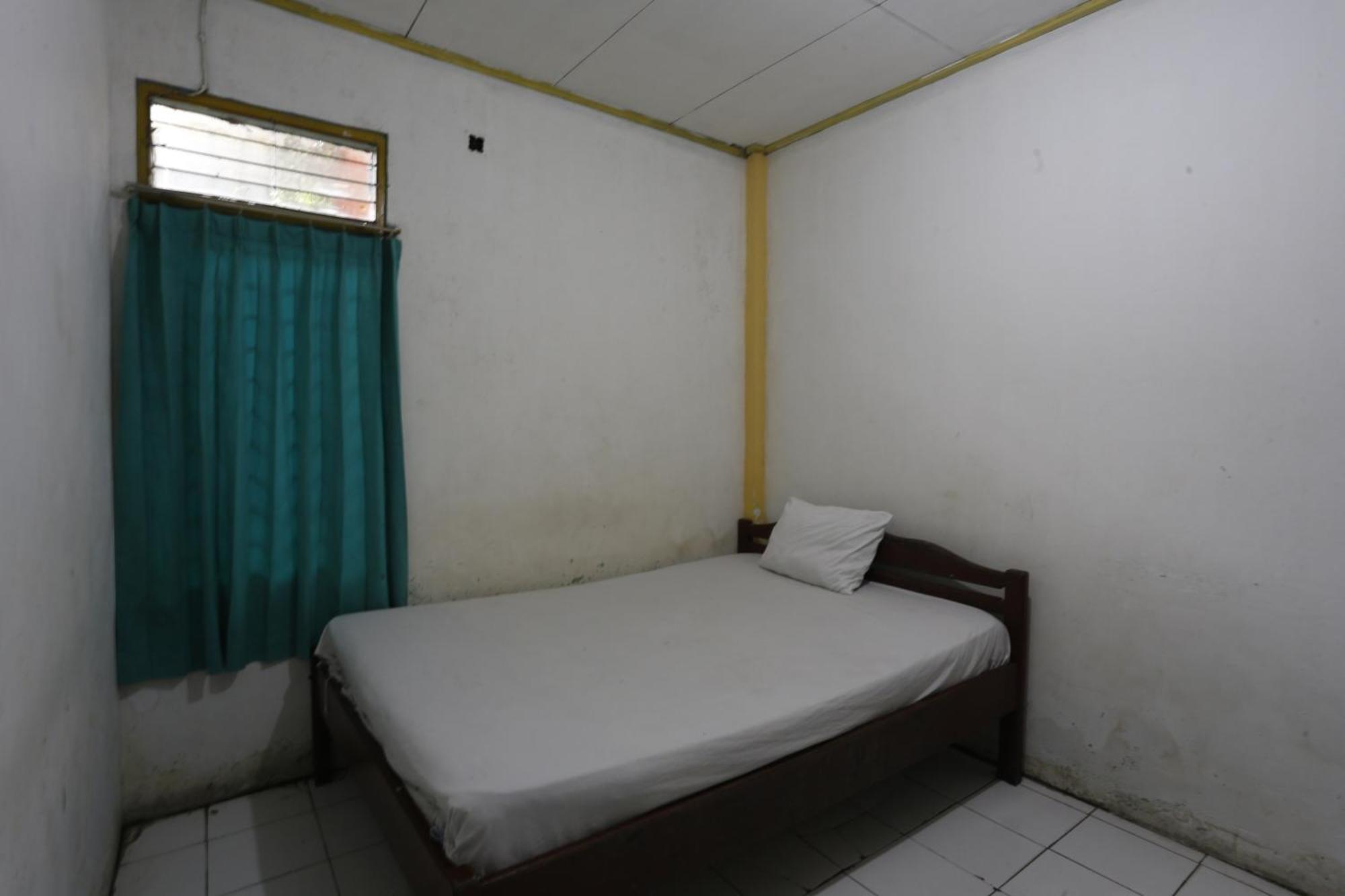 Oyo 93119 Guest House Leo Patra Muara Badak Luaran gambar