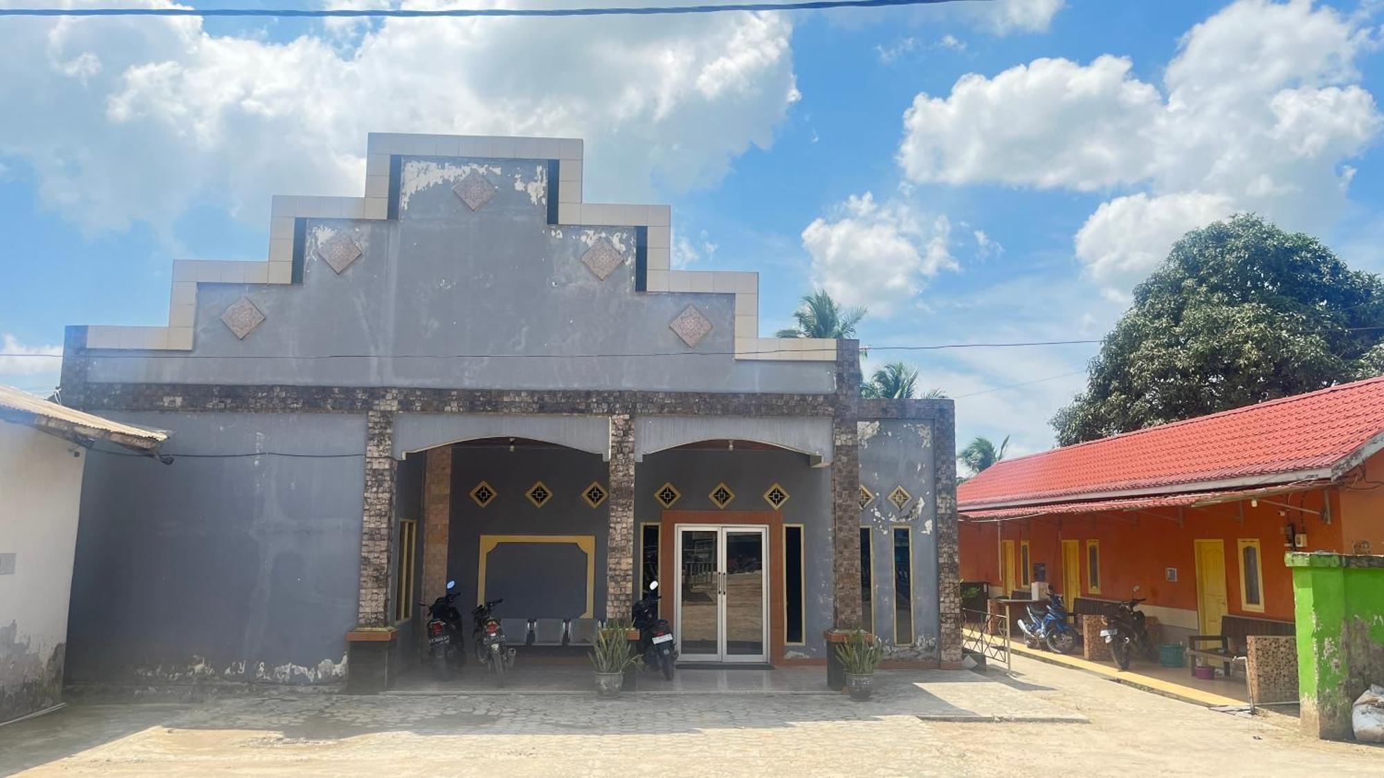 Oyo 93119 Guest House Leo Patra Muara Badak Luaran gambar