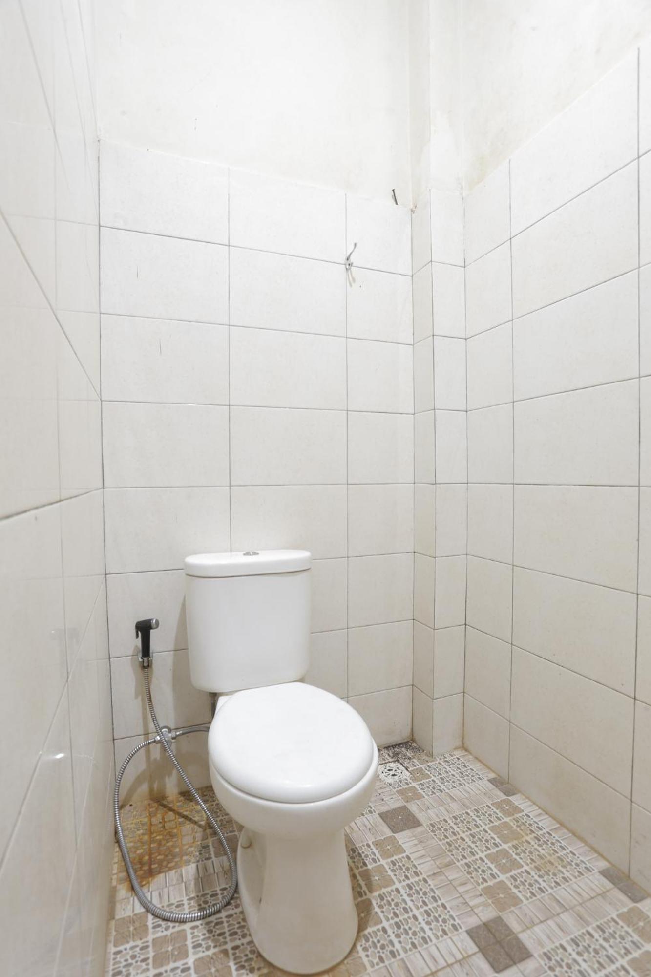 Oyo 93119 Guest House Leo Patra Muara Badak Luaran gambar